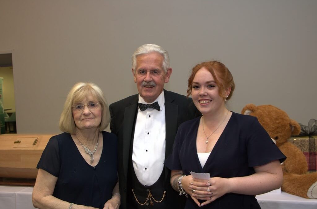 Mae wins a cruise and Freemasonry wins a new member