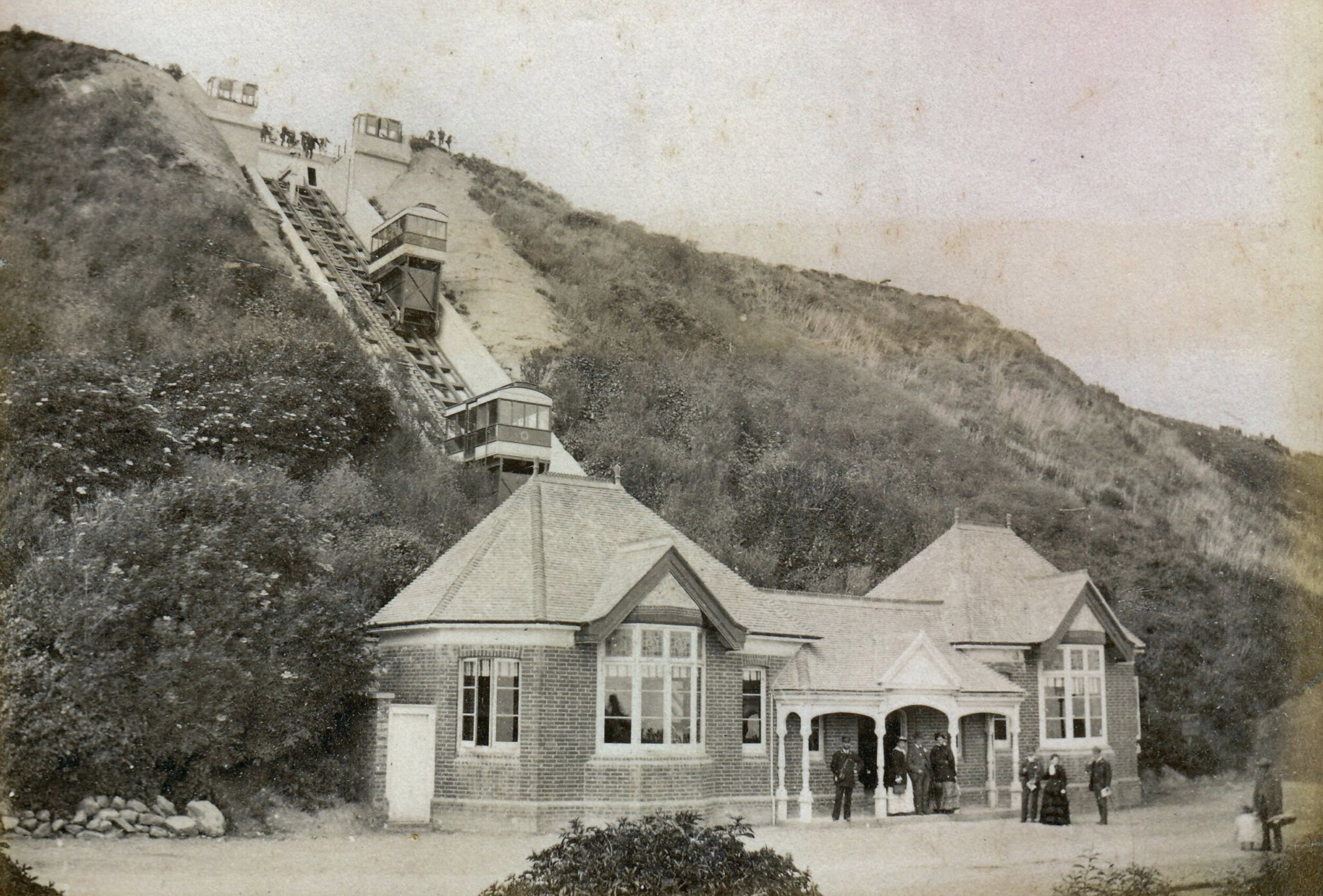 The lifts opening 1885